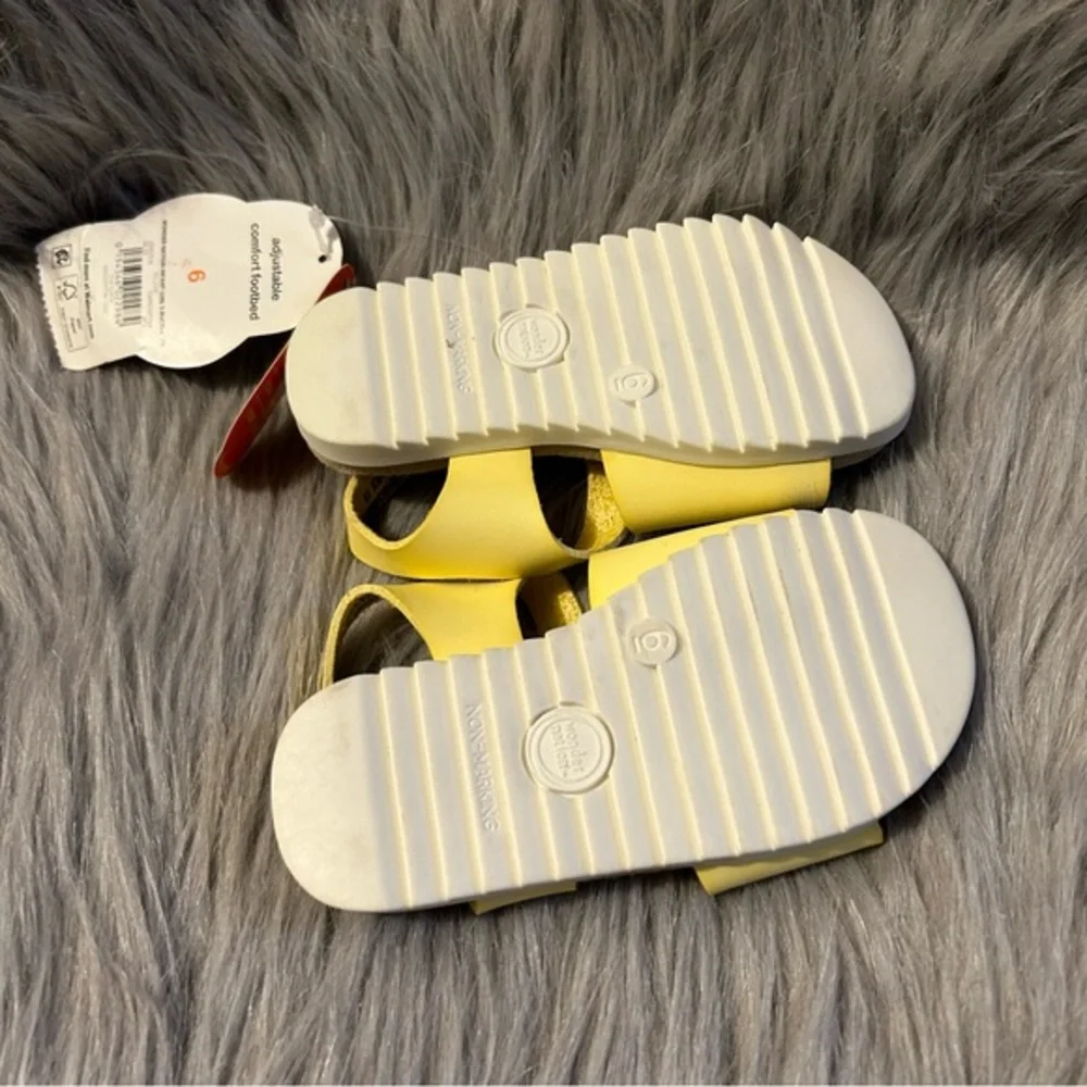 Wonder Nation Yellow Sandals Baby Girls Size 6‎ Adjustable Lightweight Shoes